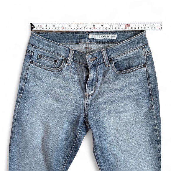 DKNY JEANS Bermuda Denim Shorts – Size 6 – Classic Mid-Wash - Picture 6 of 7